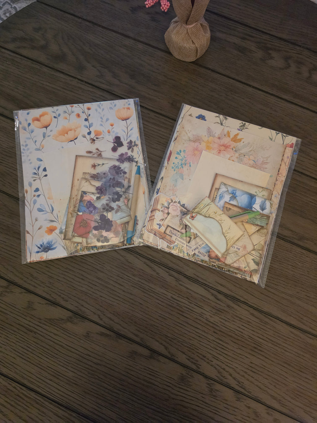 Stationary set with envelopes