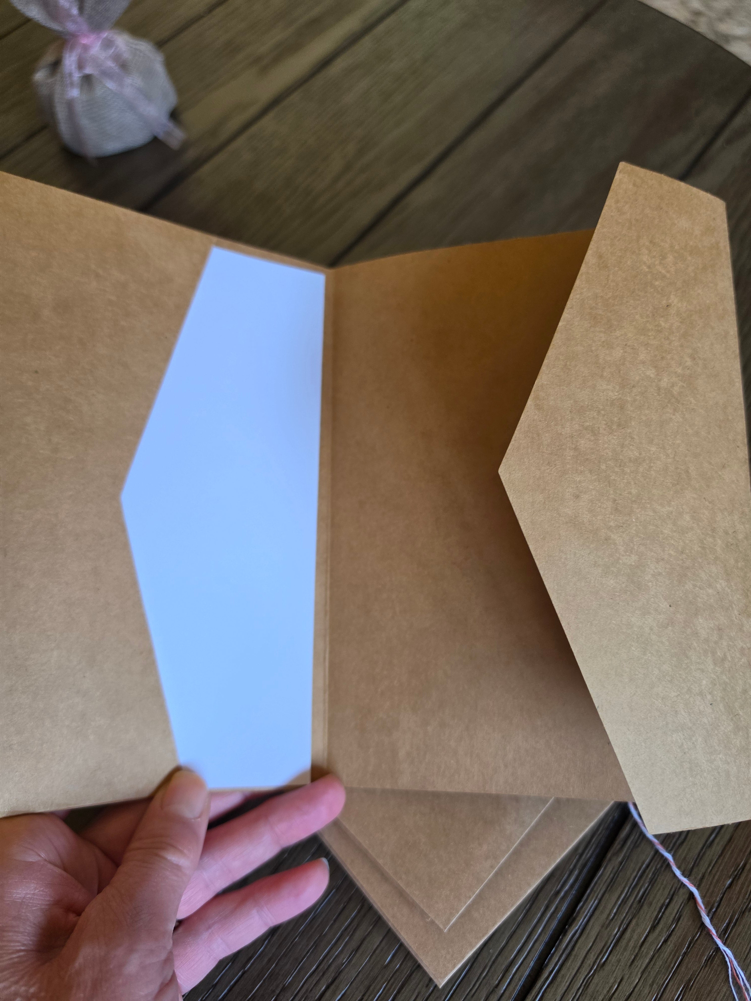 5pk kraft cards with folio envelope with pen and ephemera