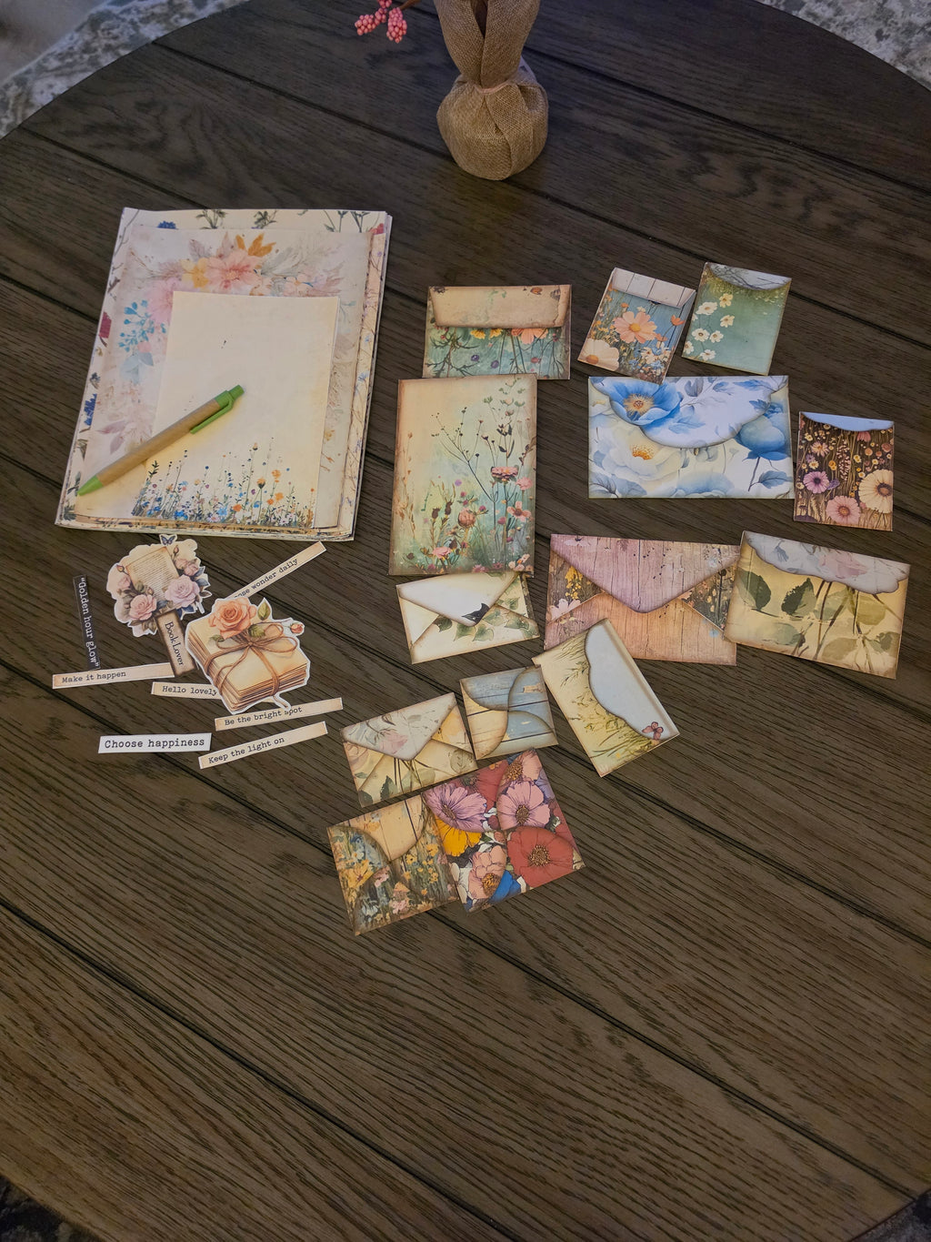 Stationary set with envelopes